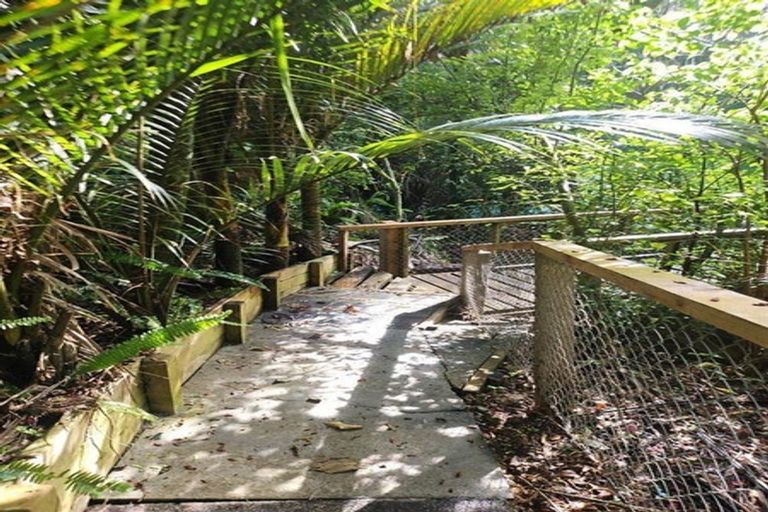 Photo of property in 56 Sylvan Valley Avenue, Titirangi, Auckland, 0604