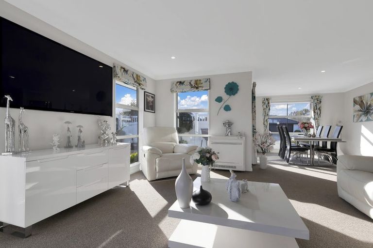 Photo of property in 12 Lewis Close, Rangiora, 7400