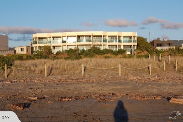 Photo of property in Ocean Apartments, 44 Marine Parade, Paraparaumu Beach, Paraparaumu, 5032