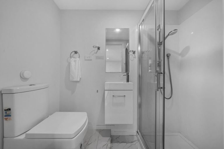 Photo of property in 4/38 Old Lake Road, Narrow Neck, Auckland, 0624