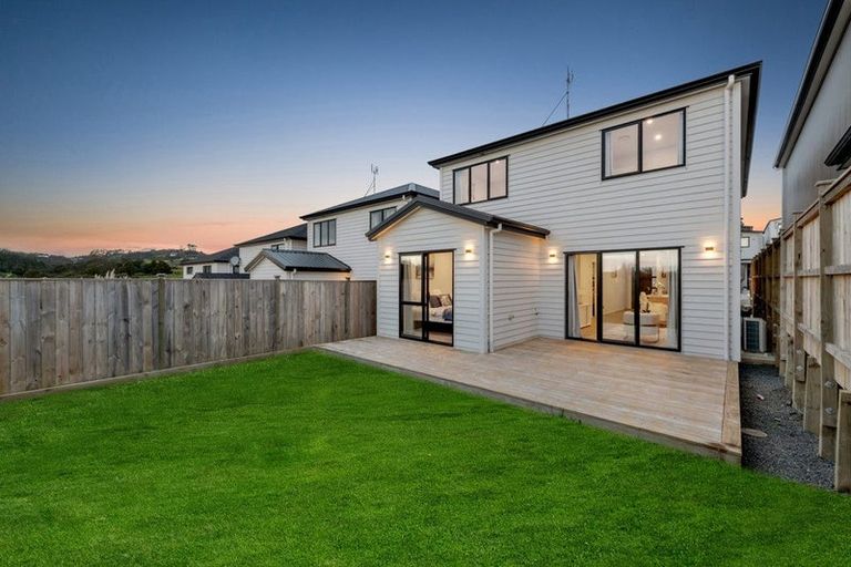 Photo of property in 8 Frontier Lane, Flat Bush, Auckland, 2019