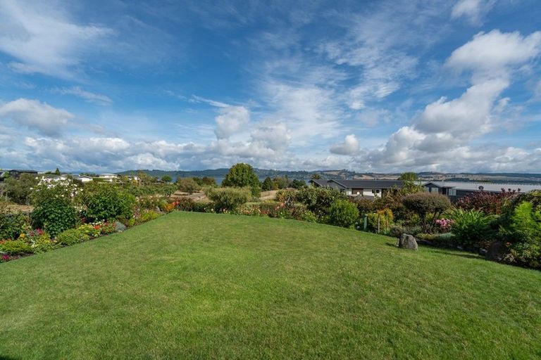 Photo of property in 5 Pukenamu Road, Rainbow Point, Taupo, 3330