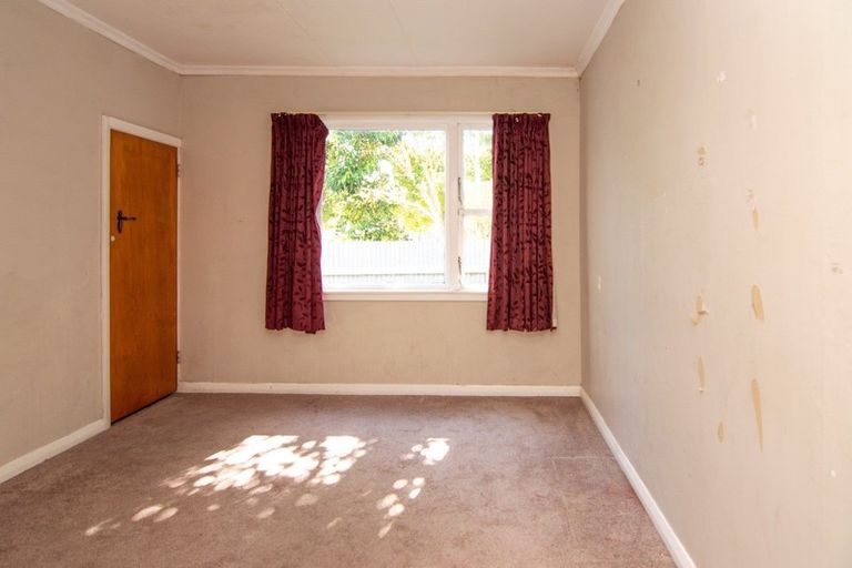 Photo of property in 10 Pahiatua Street, Hokowhitu, Palmerston North, 4410