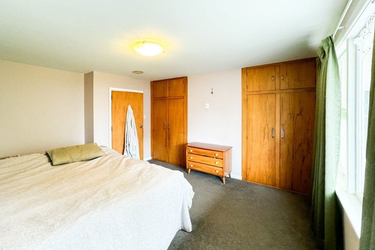 Photo of property in 1 Ostend Place, Avonhead, Christchurch, 8042