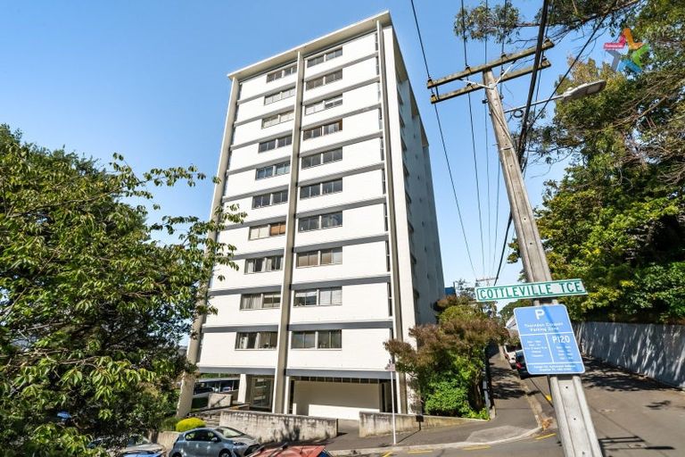 Photo of property in Grosvenor Flats, 19 Cottleville Terrace, Thorndon, Wellington, 6011
