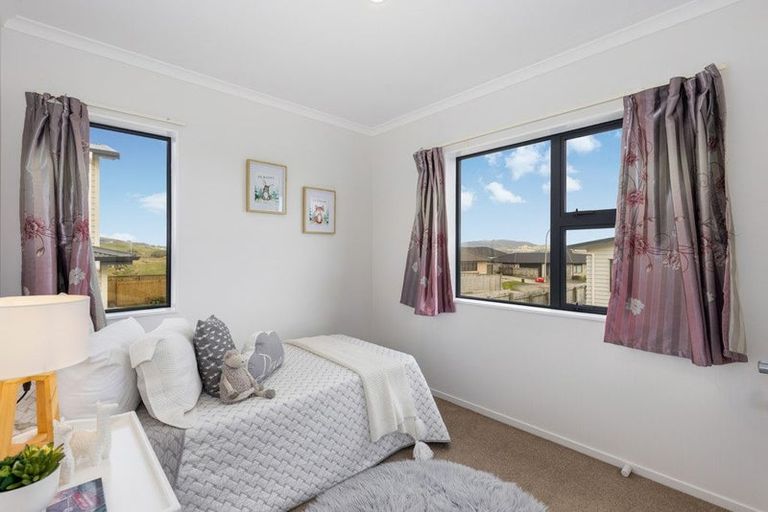 Photo of property in 7a Sandino Place, Grenada Village, Wellington, 6037