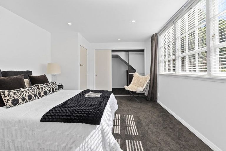 Photo of property in 2 Tio Tio Road, Miramar, Wellington, 6022