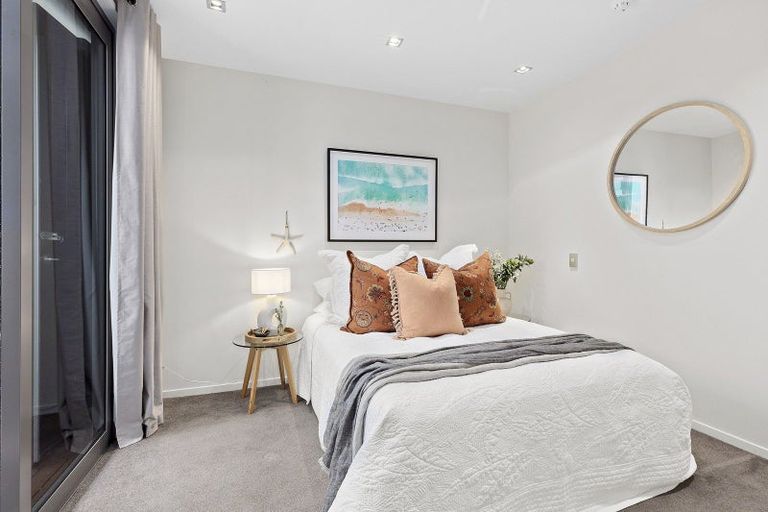 Photo of property in Patent 326 Apartments, 407s/326 Evans Bay Parade, Hataitai, Wellington, 6021