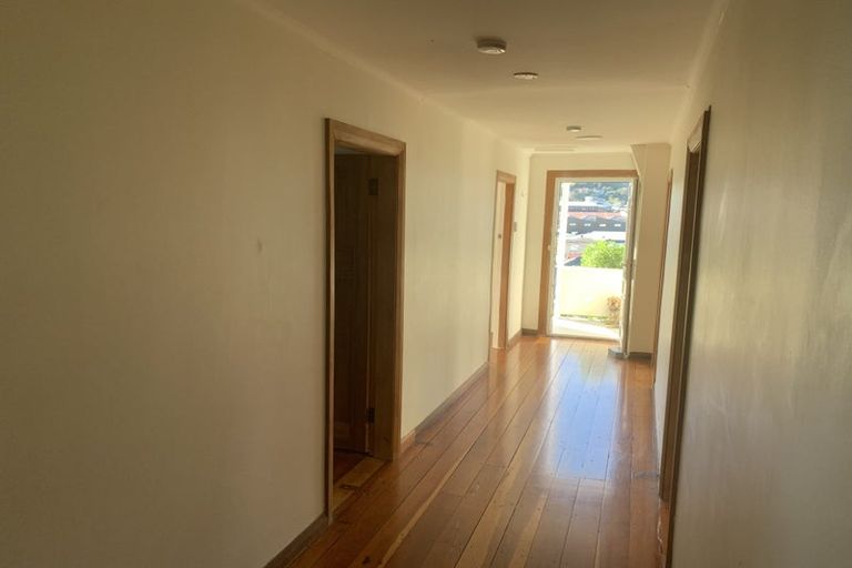 Photo of property in 37 Ara Paiwhenua, Tawa, Wellington, 5028