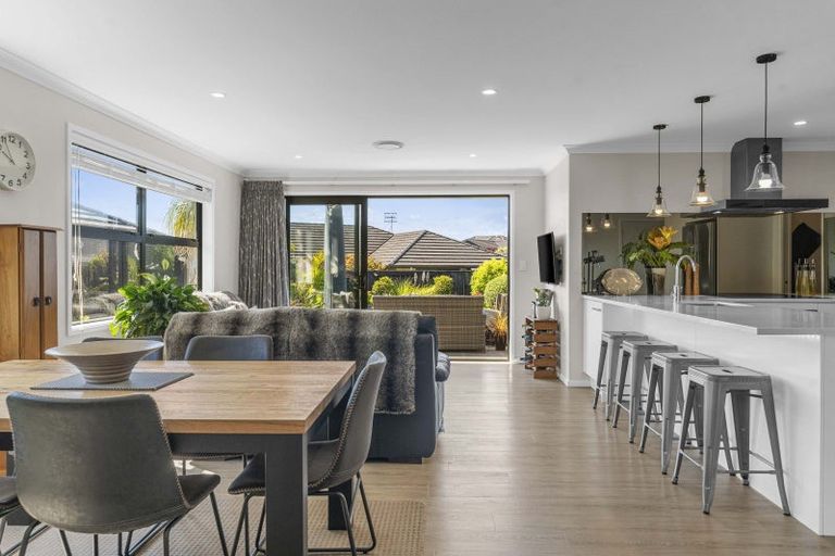 Photo of property in 12 Lakeside Terrace, Omokoroa, 3114