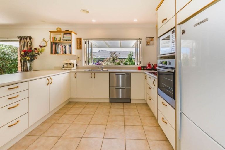 Photo of property in 41 Kapanui Road, Waikanae, 5036
