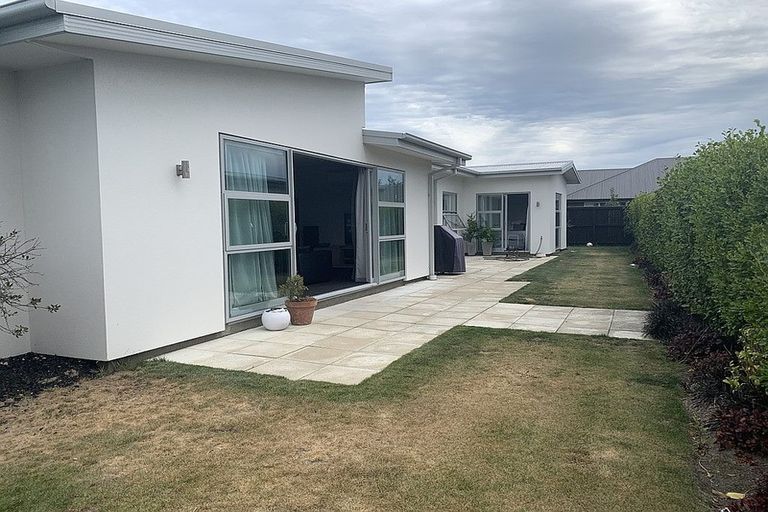 Photo of property in 16b Crown Close, Prebbleton, 7604