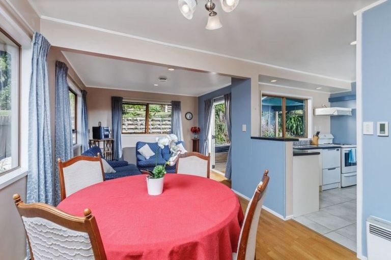 Photo of property in 28 King Richard Place, Browns Bay, Auckland, 0630