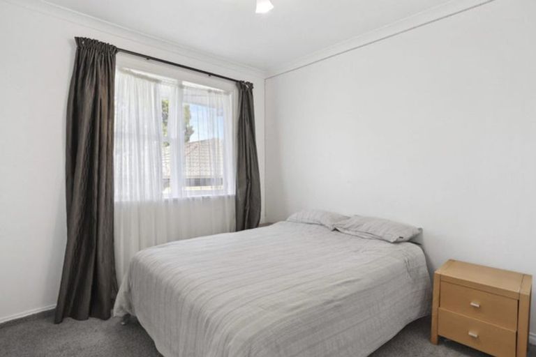 Photo of property in 15 Kingdale Road, Henderson, Auckland, 0610