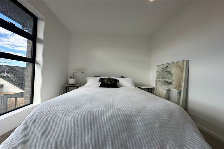 Photo of property in 64 Rauemi Way, Te Atatu South, Auckland, 0610