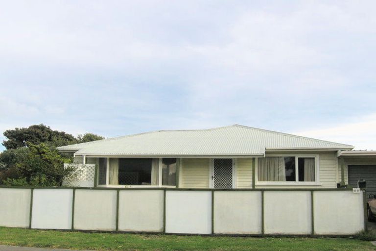 Photo of property in 5 Taheke Street, Paraparaumu Beach, Paraparaumu, 5032