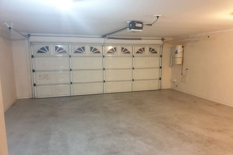 Photo of property in 31 Middlefield Drive, East Tamaki Heights, Auckland, 2016