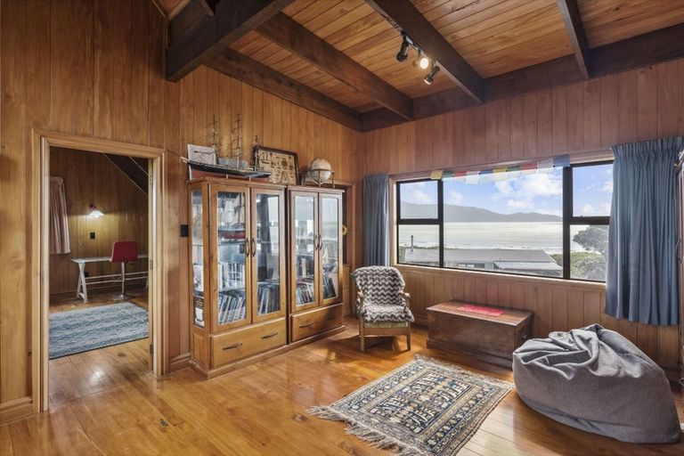 Photo of property in 11 Waiheke Street, Waikanae Beach, Waikanae, 5036