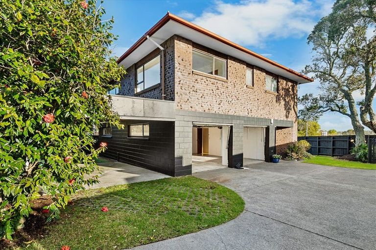 Photo of property in 1/965 Beach Road, Torbay, Auckland, 0630
