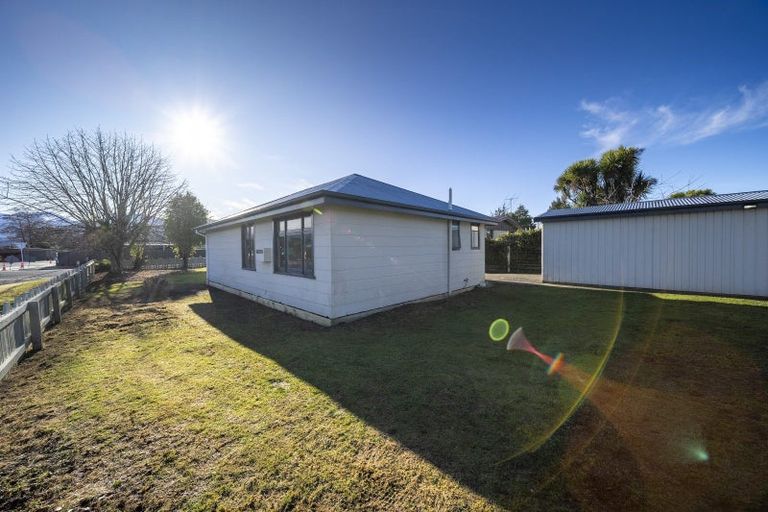 Photo of property in 12 Sutherland Street, Te Anau, 9600