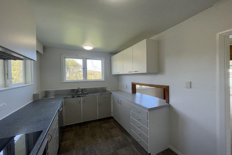 Photo of property in 19 Spenmoor Street, Newlands, Wellington, 6037