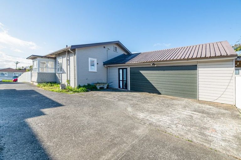 Photo of property in 118a Hutchinson Avenue, New Lynn, Auckland, 0600