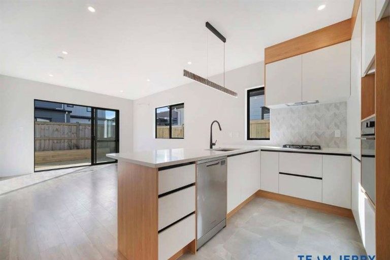 Photo of property in 17 Huringa Road, Karaka, 2113