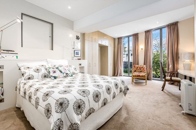 Photo of property in 6 Wesley Road, Kelburn, Wellington, 6012