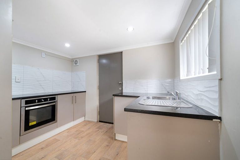 Photo of property in 41 Royal Road, Massey, Auckland, 0614