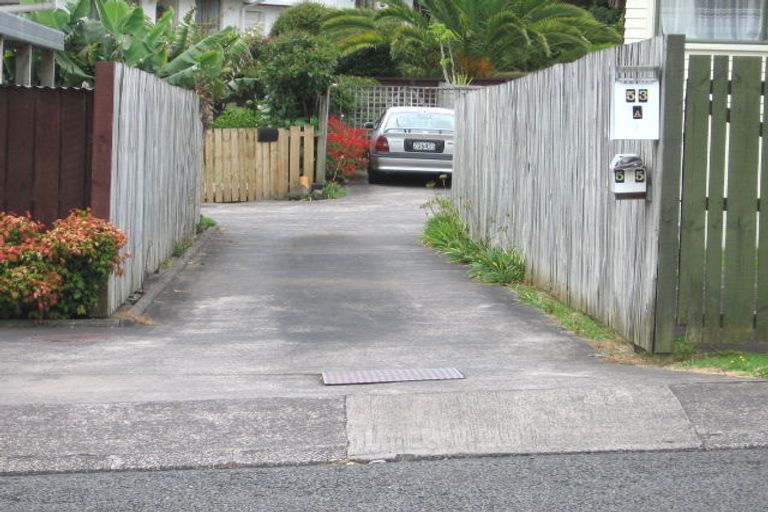 Photo of property in 1/53 Seaview Road, Glenfield, Auckland, 0629