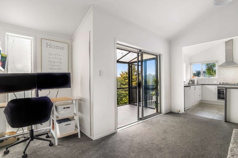 Photo of property in 11 Beaudine Avenue, Glenfield, Auckland, 0629