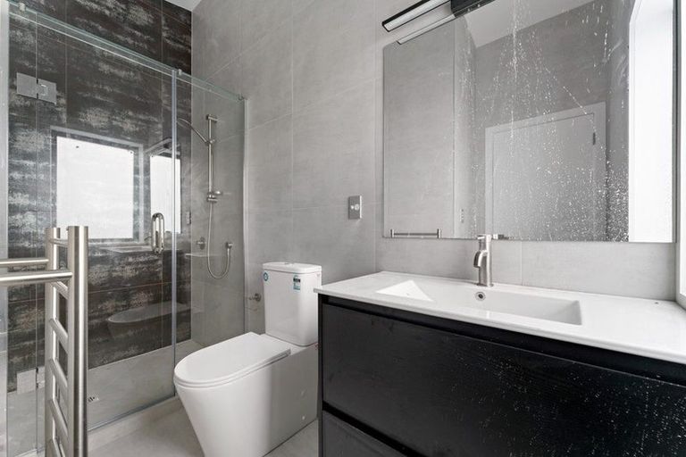 Photo of property in 122 Archibald Road, Kelston, Auckland, 0602
