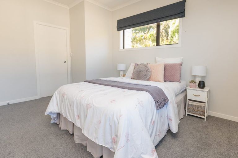 Photo of property in 46 Domett Street, Newlands, Wellington, 6037