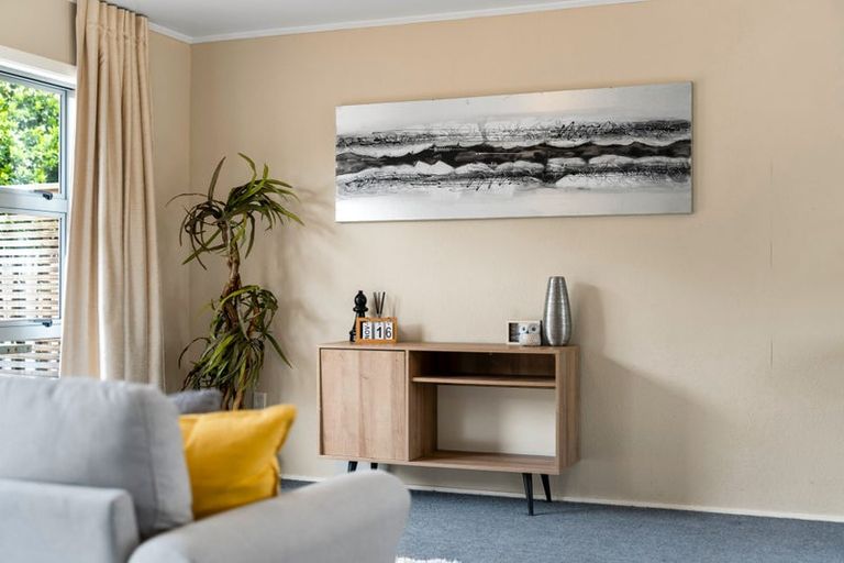 Photo of property in 12 Curlew Place, One Tree Point, 0118
