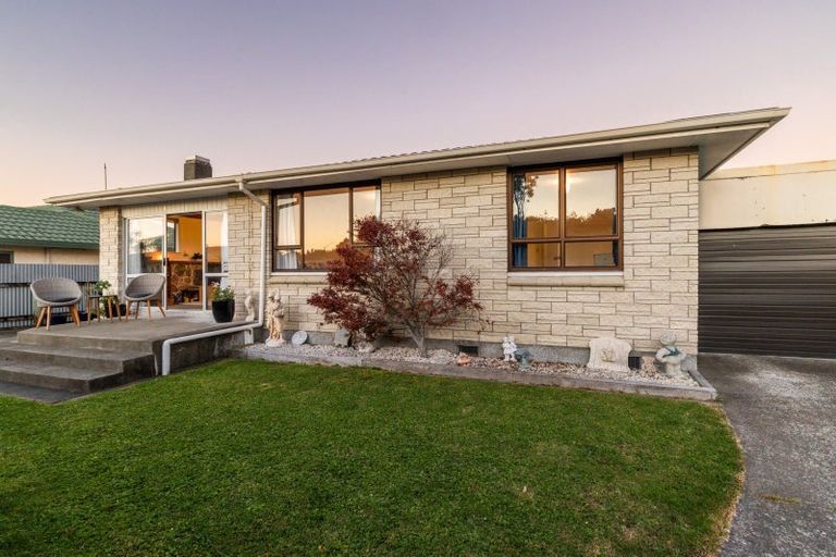 Photo of property in 2/71 Meeanee Road, Taradale, Napier, 4112
