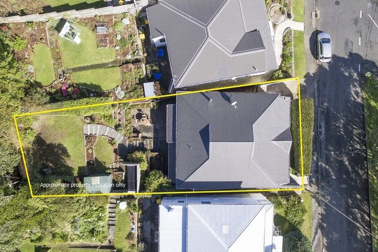 Photo of property in 16 Woburn Road, Northland, Wellington, 6012