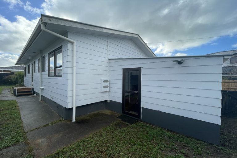 Photo of property in 94 Roberts Road, Te Atatu South, Auckland, 0610