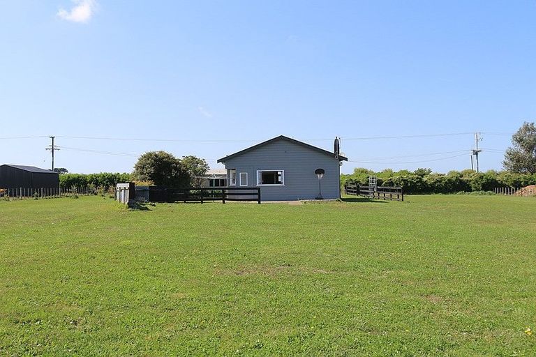 Photo of property in 357 Ketemarae Road, Hawera, 4675