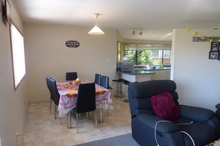 Photo of property in 50a Edmonton Road, Henderson, Auckland, 0612