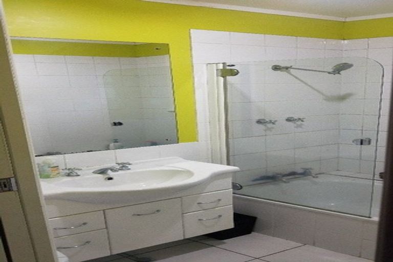 Photo of property in 30 Megan Avenue, Pakuranga Heights, Auckland, 2010