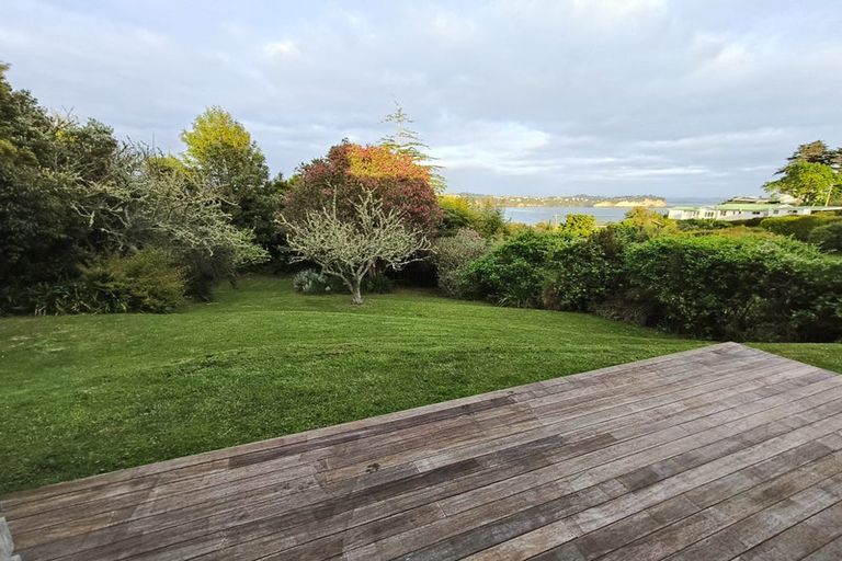 Photo of property in 12 Tindalls Bay Road, Tindalls Beach, Whangaparaoa, 0930