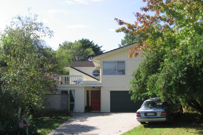 Photo of property in 17 Havelle Avenue, Titirangi, Auckland, 0604