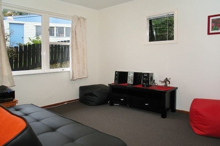 Photo of property in 32 Leadley Lane, Tawa, Wellington, 5028