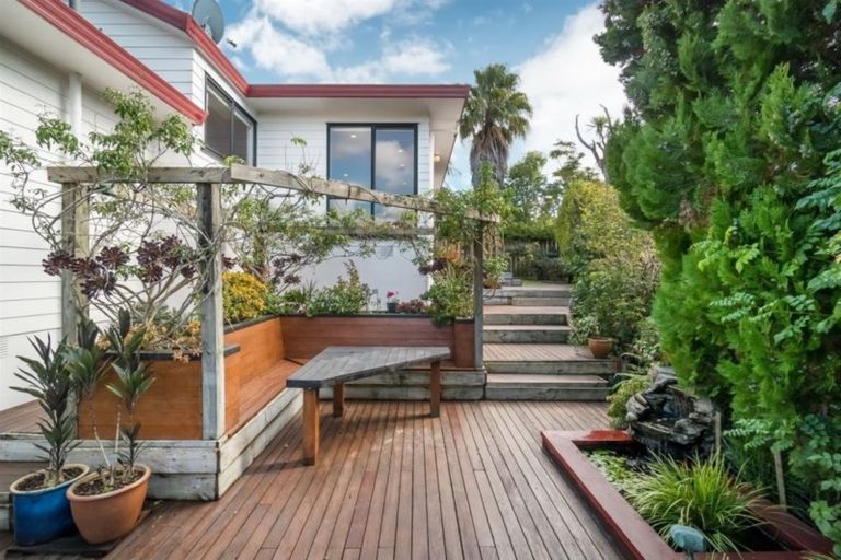 Photo of property in 17 Ian Sage Avenue, Torbay, Auckland, 0630
