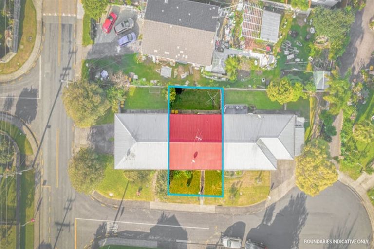 Photo of property in 2/61 Royal View Road, Te Atatu South, Auckland, 0610