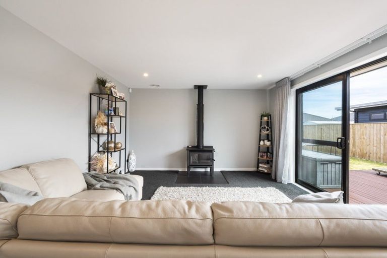 Photo of property in 12 Kanzan Grove, Maewa, Feilding, 4702