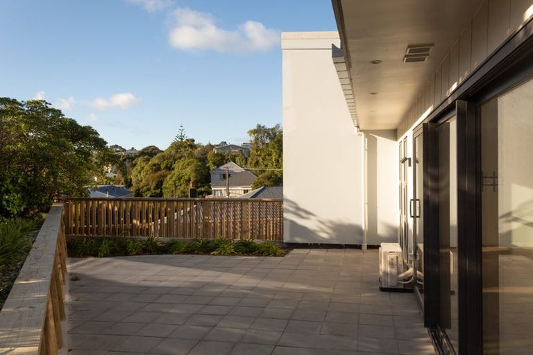 Photo of property in 4 Black Rock Road, Newlands, Wellington, 6037