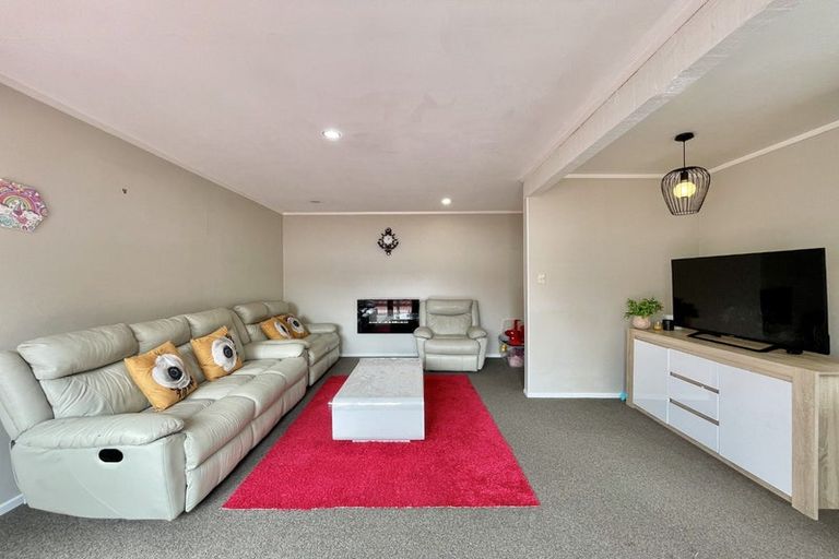 Photo of property in 146u1 Newlands Road, Newlands, Wellington, 6037