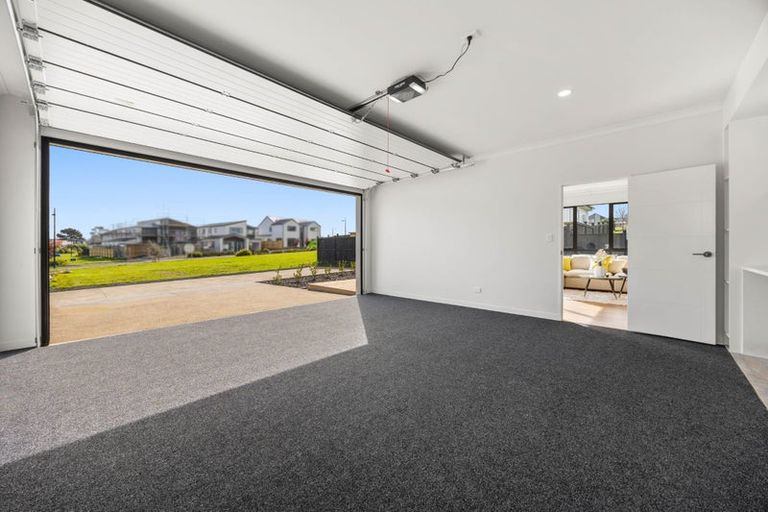 Photo of property in 35 Park Green Avenue, Rosehill, Papakura, 2113