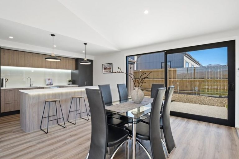 Photo of property in 5 Merivale Avenue, Wanaka, 9305